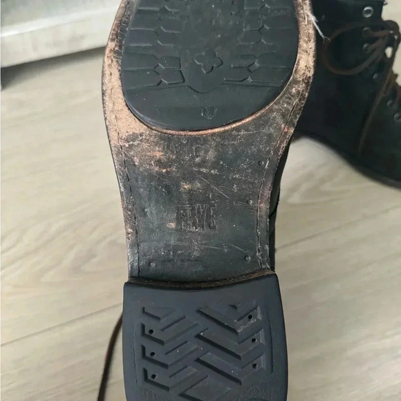 Frye
Men's Tyler Leather Lace-Up Boots
$328 Retail - Picture 9 of 14